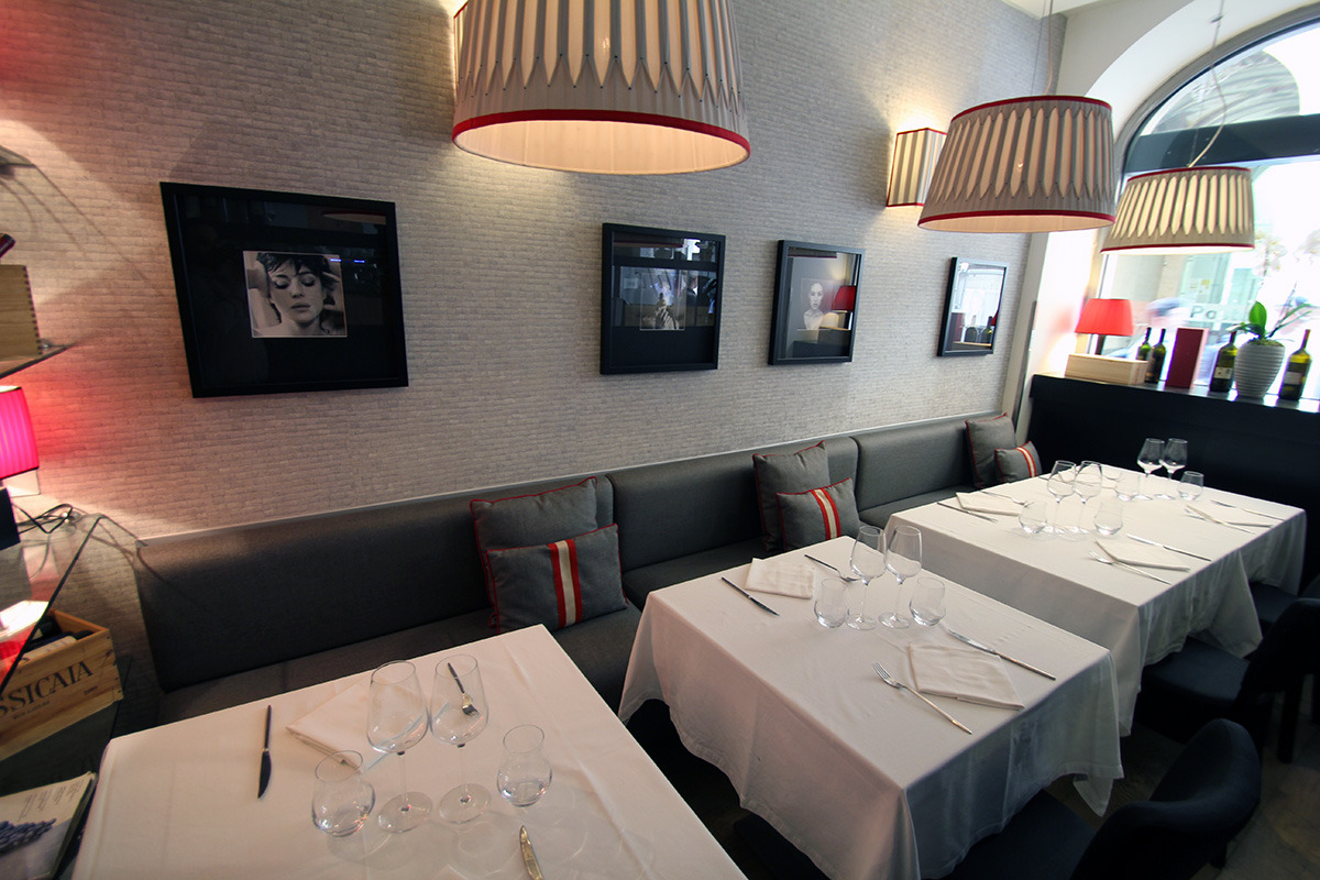Booking indoor dining rooms Life Restaurant Rome - Restaurant Roma Life